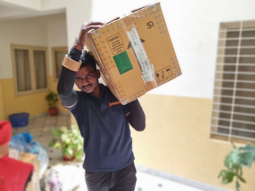 GoSmart Movers Staff carrying carton boxes